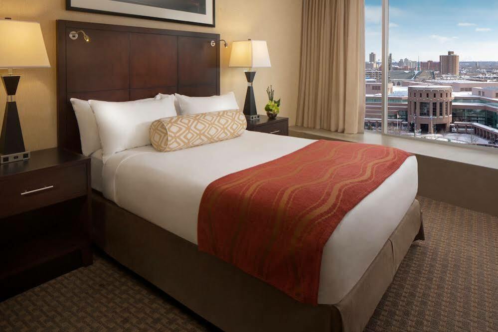 Sheraton Minneapolis Downtown Convention Center Buitenkant foto
